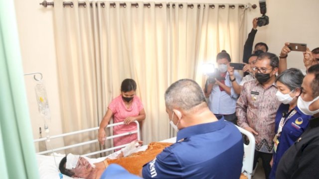 Jenguk Korban Ledakan Bom, Ahmad Ali: Usut Tuntas Otak dan Jaringannya