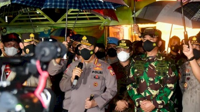 Plt Gubernur Sulsel Andi Sudirman Sulaiman mendampingi Kapolri Jenderal Listyo Sigit Prabowo dan Panglima TNI Marsekal TNI Hadi Tjahjanto, Minggu malam (28/3/2021).
