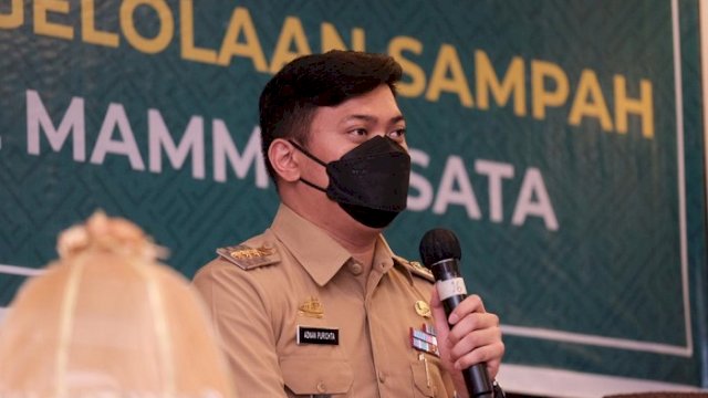 Bupati Gowa Adnan Purichta Ichsan menjadi pembicara pada Dialog Interaktif Sinergi Kepala Daerah dalam Pengelolaan Sampah di Kawasan Strategis Nasional Mamminasata yang digelar oleh WALHI Sulsel di Hotel Claro Makassar, Selasa (23/3).
