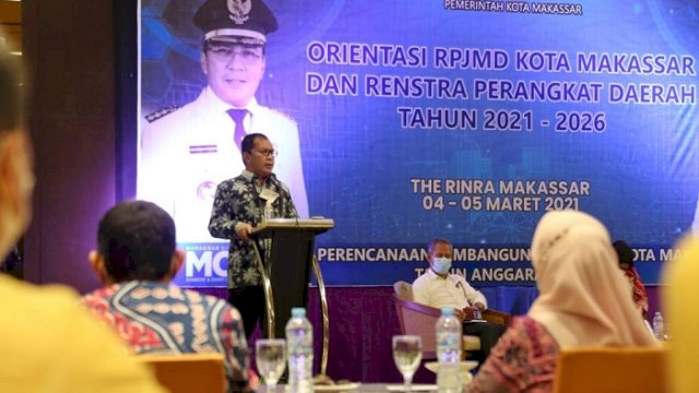 Walikota Makassar Danny Pomanto saat orientasi RPJMD dan Renstra Perangkat Daerah Kota Makassar 2021 di Hotel Rinra Makassar, Kamis (4/3/2021). ()