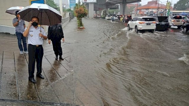 Genangan di Pettarani Setinggi Betis Orang Dewasa, Danny Imbau SKPD Siap Siaga Banjir