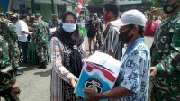 Launching ‘Aku Sahabat Rakyat’, Kodim Sinjai Bagikan Ratusan Sembako kepada Warga