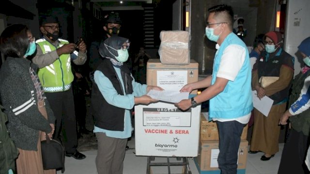 4.300 Dosis Vaksin COVID-19 buatan Sinovac tiba di Luwu Utara, Selasa (16/3/2021).