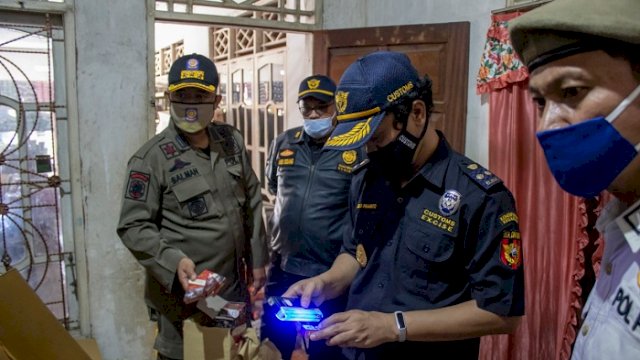 Berantas Rokok Ilegal, Bea Cukai Malili dan Satpol-PP Lutim Gelar Operasi Pasar