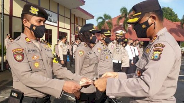 Puluhan Personel Polres Gowa Dapat Penghargaan dari Kapolda