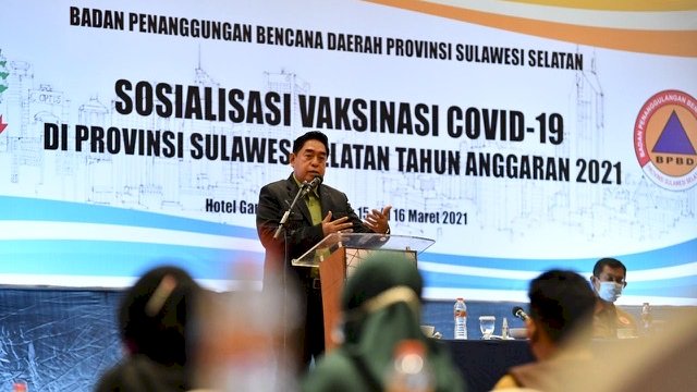 Sekretaris Daerah Provinsi (Sekprov) Sulsel Abdul Hayat Gani membuka acara Sosialisasi Vaksinasi Covid-19 Provinsi Sulsel Tahun Anggaran 2021 yang berlangsung di Hotel Gammara, Jalan Metro Tanjung Bunga, Makassar, Senin (15/3/2021).