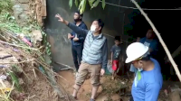 Wabup Lutra Kunjungi Rumah Warga yang Tertimpa Longsor