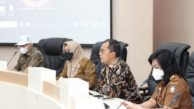 Walikota Makassar, Moh. Ramdhan &ldquo;Danny&rdquo; Pomanto melakukan rapat koordinasi Makassar Recover, Senin (26/4/2021).