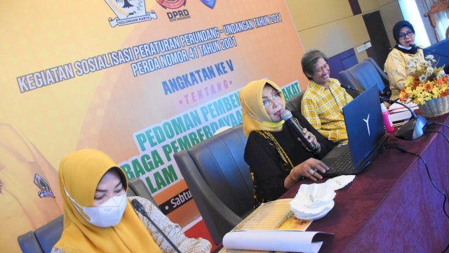 Anggota DPRD Makassar, Apiaty Amin Syam sosialisasikan Perda Pedoman Pembentukan Lembaga Pemberdayaan Masyarakat di Kota Makassar, di Hotel Aston, Sabtu (17/4/2021).