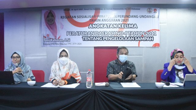 Anggota DPRD Makassar, Yeni Rahman Sosialisasikan Perda Pengelolaan Sampah, di Hotel Fox Lite, Minggu (18/4/2021).
