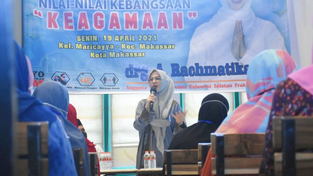 Anggota DPRD Sulsel, Andi Rachmatika Dewi sosialisasikan Nilai-Nilai Kebangsaan tentang Keagamaan, di Cafe Papa Ong, Jl Rusa, Senin (19/4/2021).