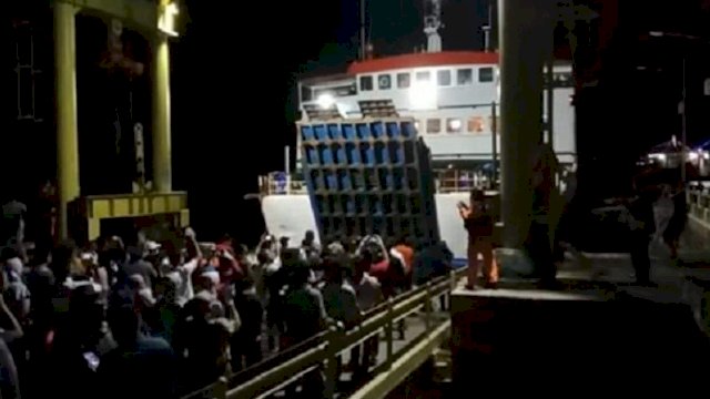 Alhamdulillah, KMP Bontoharu Bersandar di Selayar Setelah 15 Jam di Lautan