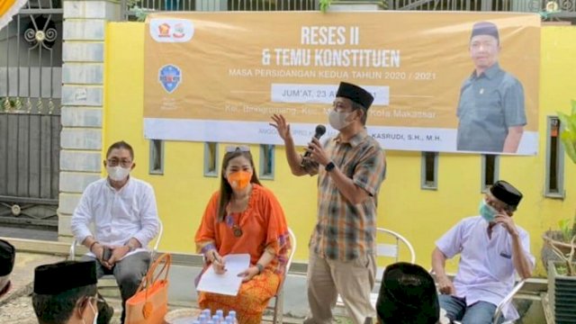 Anggota DPRD Kota Makassar, Kasrudi menggelar tatap muka dengan konstituen di Kelurahan Biring Romang, Jumat (23/4/2021).