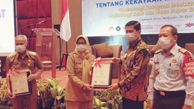 Pesta Adat &lsquo;Marimpa Salo&rsquo; Dapat Sertifikat Kekayaan Intelektual Komunal dari Kemenkumham