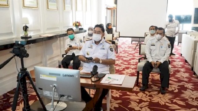 Sekprov Sulsel, Abdul Hayat Gani menghadiri Sosialisasi Aplikasi Monitoring Center for Prevention (MCP) khusus Perizinan, Optimalisasi Pajak Daerah dan Manajemen Aset Daerah, di Baruga Lounge Kantor Gubernur Sulsel, Rabu (28/4/2021).