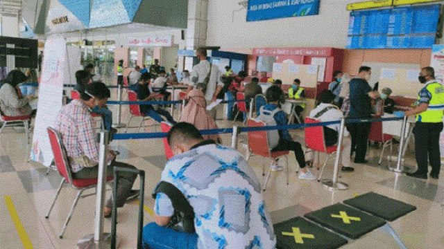 Ilustrasi: aktivitas di Bandara Sultan Hasanuddin. (int)