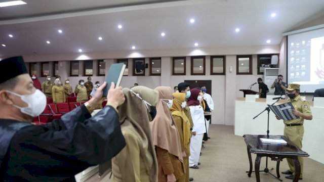 Lantik Puluhan Pejabat Fungsional, Danny: Seharusnya Dilantik Sebelum Saya Menjabat