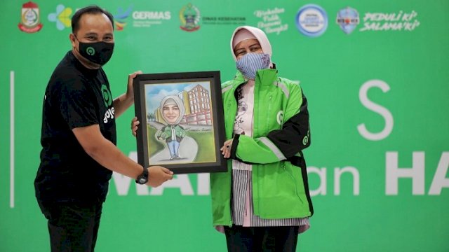 Gojek Vaksinasi 600 Mitra, Khomeiny: Dukung Makassar Recover