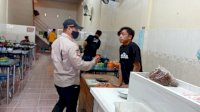 Rumah Makan Buka Siang Hari Disidak Satpol-PP, Pengunjungnya Langsung Kabur