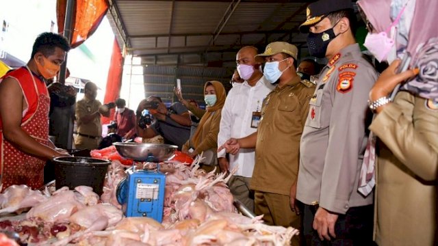 Datangi Pasar Terong Bareng Kapolda, Plt Gubernur: Insya Allah, Pasokan Pangan Aman