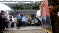 Jenazah Mantan Sekprov Sulsel Abdul Latief Dimakamkan di TPU Panaikang