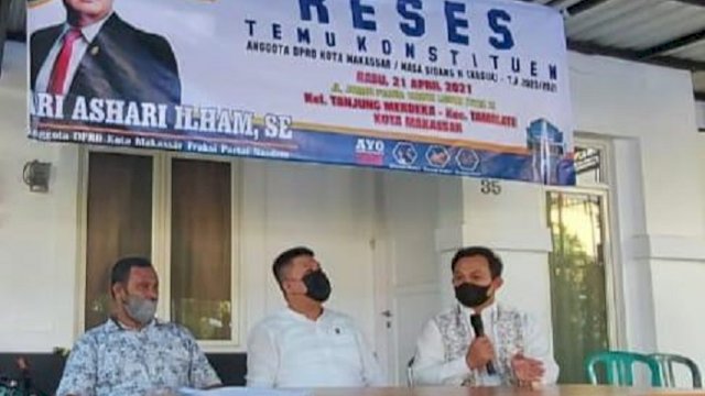 Anggota DPRD Kota Makassar, Ari Ashari Ilham saat melaksanakan kegiatan Reses Kedua Masa Sidang Kedua Tahun Anggaran 2020-2021, Rabu (21/4/2021).