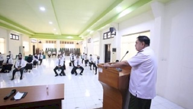 Sekprov Sulsel, Abdul Hayat Gani, memberikan motivasi kepada peserta Pendidikan Latihan dan Pimpinan (Diklatpim) III, di Kampus Badan Pengembangan Sumber Daya Manusia (BPSDM) Jalan Cendrawasih, Rabu (21/4/2021).