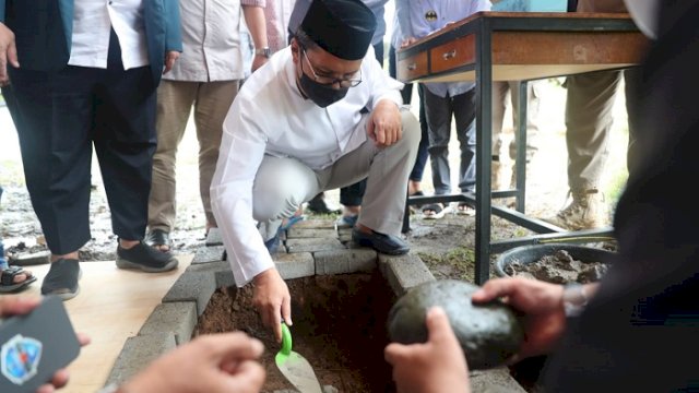 Walikota Letakkan Batu Pertama Pembangunan Asrama STIBA di Manggala