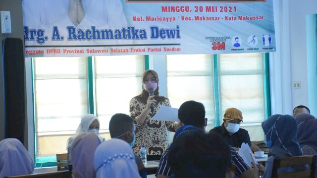 Ketua Komisi B DPRD Sulsel, Andi Rachmatika Dewi menggelar konsultasi publik Ranperda Pengelolaan Sampah Regional, di Kedai Papa Ong, Minggu (30/5/2021).