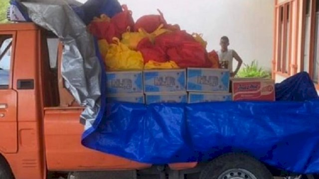 Bantuan dari BPBD Sulsel yang akan diserahkan untuk korban banjir lumpur di Dusun Tosoa, Desa Awo, Kecamatan Keera, Kabupaten Wajo.