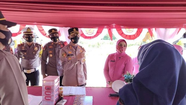 Kapolres Enrekang Cek Posko Penyekatan, Ini Jenis Kendaraan yang Diperbolehkan Melintas