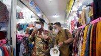 Gunakan Pengeras Suara, Plt Gubernur Sulsel Sidak Pasar hingga Mall