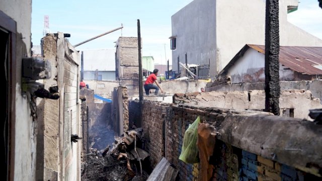 Kondisi pasca kebakaran di Jalan Tinumbu, Lorong 149, Kelurahan Layang, Kecamatan Bontoala, Kota Makassar, Minggu (9/5/2021).