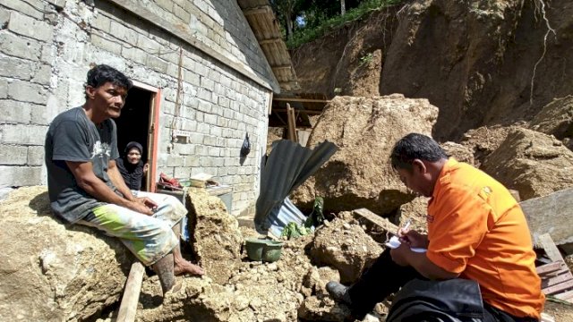 Tertimpa Longsor, Satu Rumah Warga di Sinjai Rusak