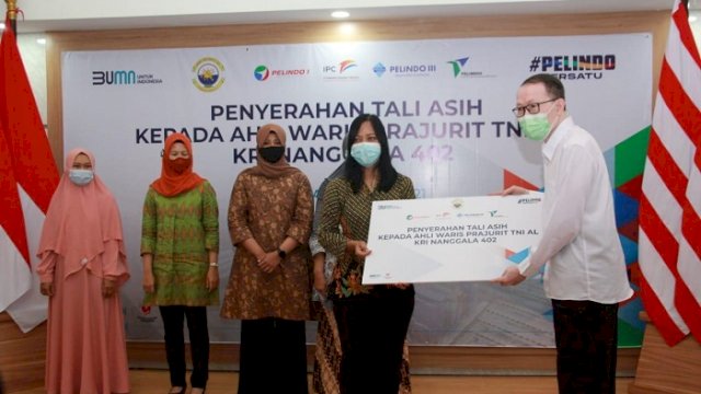 Pelindo Bersatu Berikan Tali Asih Keluarga Korban KRI Nanggala-402