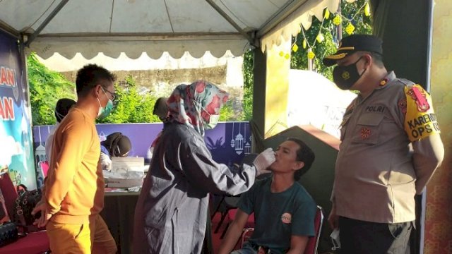 Melintasi Pangkep, Pengendara Dirapid Antigen secara Acak