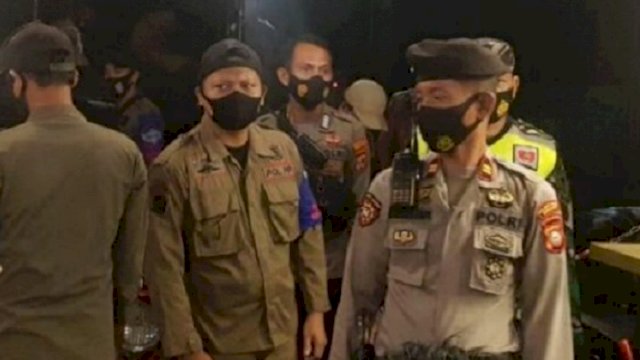 Patroli Satgas Raika Biringkanaya yang menyisir sejumlah tempat keramaian di Jalan Perintis Kemerdekaan, Selasa (18/5/2021). (int)