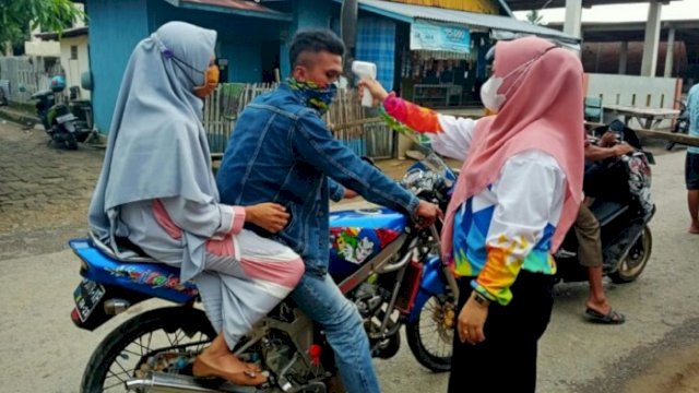 Antisipasi Covid-19, Pengunjung Hutan Mangrove Tongke-tongke Dicek Suhu Tubuhnya