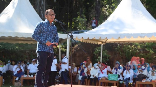 Walikota Makassar Moh Ramdhan &ldquo;Danny&rdquo; Pomanto menghadiri silaturahmi Ikatan Alumni (IKA) SMPN 5 Makassar, di Villa Tokka, Maros, Sabtu (29/5/2021).