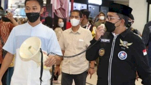 Walikota Makassar saat sidak di Mall Panakkukang, Minggu (2/5/2021) malam. (int)