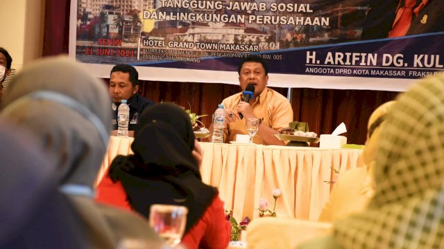 Anggota DPRD Makassar, Arifin Dg Kulle sosialisasikan Perda Tanggung Jawab Sosial dan Lingkungan Perusahaan, di Hotel Grand Town, Senin (21/6/2021).