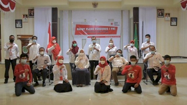 Foto bersama usai Rapat Pleno I PMI Luwu Utara, Minggu (27/6/2021), di Aula La Galigo Kantor Bupati.
