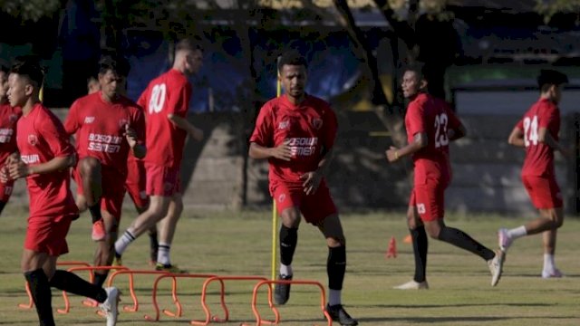 Dokumen: Para pemain PSM Makassar melakukan latihan. (int)