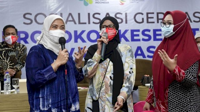 Anggota Komisi IX DPR RI, Aliyah Mustika Ilham, saat sosialisasi taat protokol kesehatan pada kalangan tenaga pendidik dan tokoh masyarakat serta jurnalis di Aero Smile Hotel, Minggu (27/6/2021).