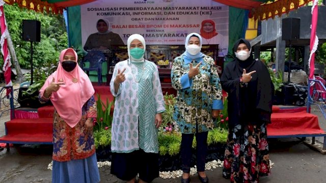 Anggota Komisi IX DPR RI Aliyah Mustika Ilham menghadiri sosialisasi yang digelar BPOM Sulsel di Desa Lassang, Kecamatan Polongbangkeng Utara, Kabupaten Takalar, Sabtu (26/6/2021).