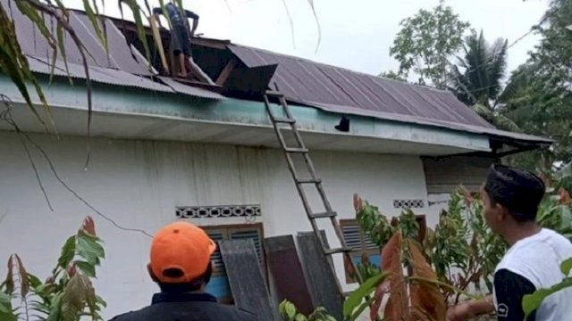 Puting Beliung di Lutra Rusak 27 Rumah Warga