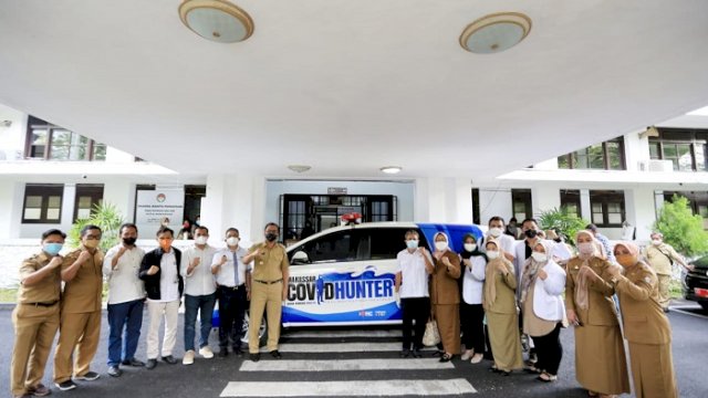 Walikota Makassar Moh Ramdhan &ldquo;Danny&rdquo; Pomanto dan tim Satgas Covid Hunter.