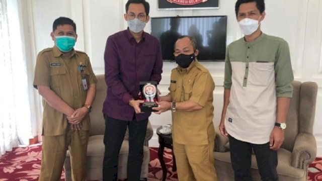 Asisten III Bidang Administrasi Pemprov Sulawesi Selatan, Tautoto Tana Ranggina menerima kunjungan perwakilan Komisi Penyiaran Indonesia (KPI) di ruang VIP Baruga Lounge Kantor Gubernur Sulawesi Selatan, Selasa (8/6/2021).