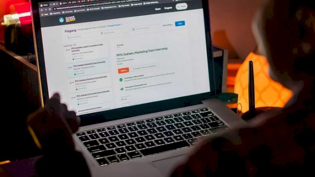 MAGANG KAMPUS MERDEKA - Progam Magang Kampus Merdeka Telkomsel merupakan rangkaian program &lsquo;Kampus Merdeka&rsquo; yang diinisiasi oleh Kemendikbudristek dengan sertifikat dan transkrip nilai berbobot 20 SKS. Pendaftaran program ini dibuka sejak 10 &ndash; 30 Juni 2021 dan informasi lebih lanjut dapat diakses melalui tsel.me/KampusMerdeka atau akun Instagram @LifeatTelkomsel.