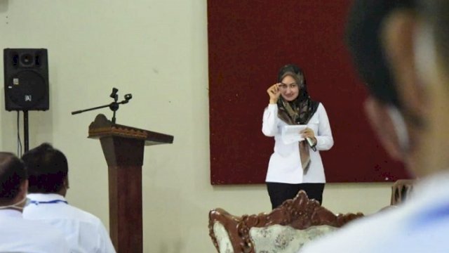 Bupati Luwu Utara Indah Putri Indriani saat menyampaikan sambutan pada Diklat Calon Kepala Sekolah.